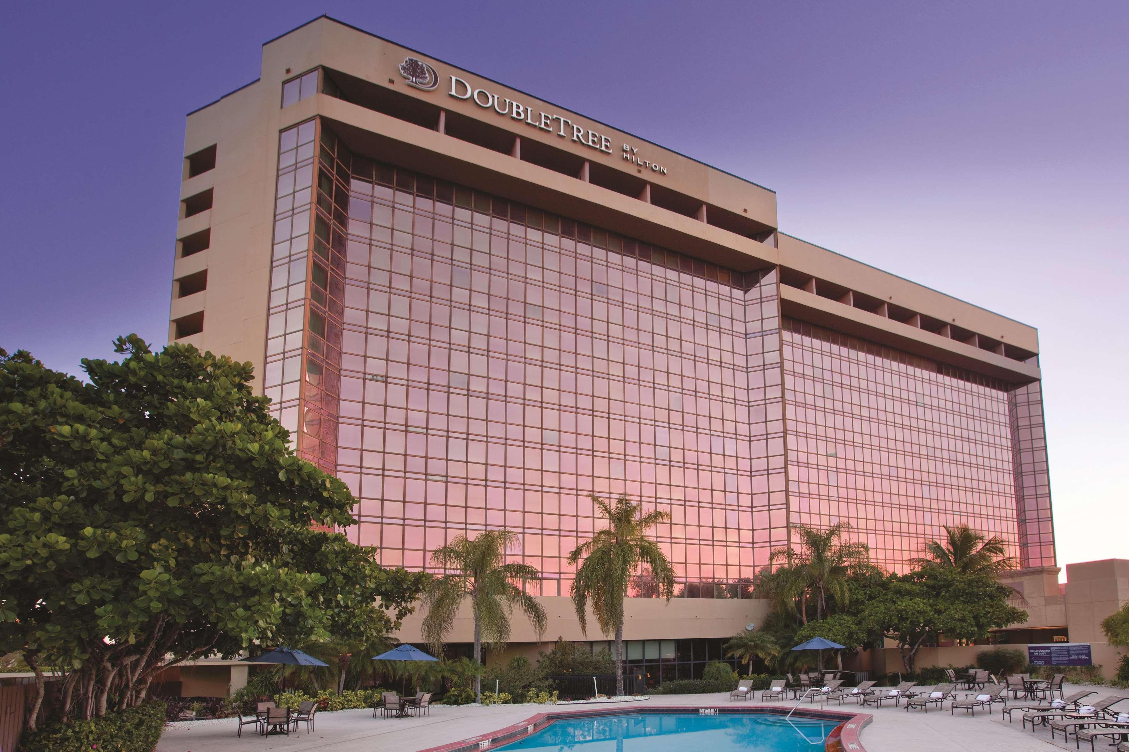 Doubletree By Hilton Hotel Miami Airport & Convention Center Exterior photo
