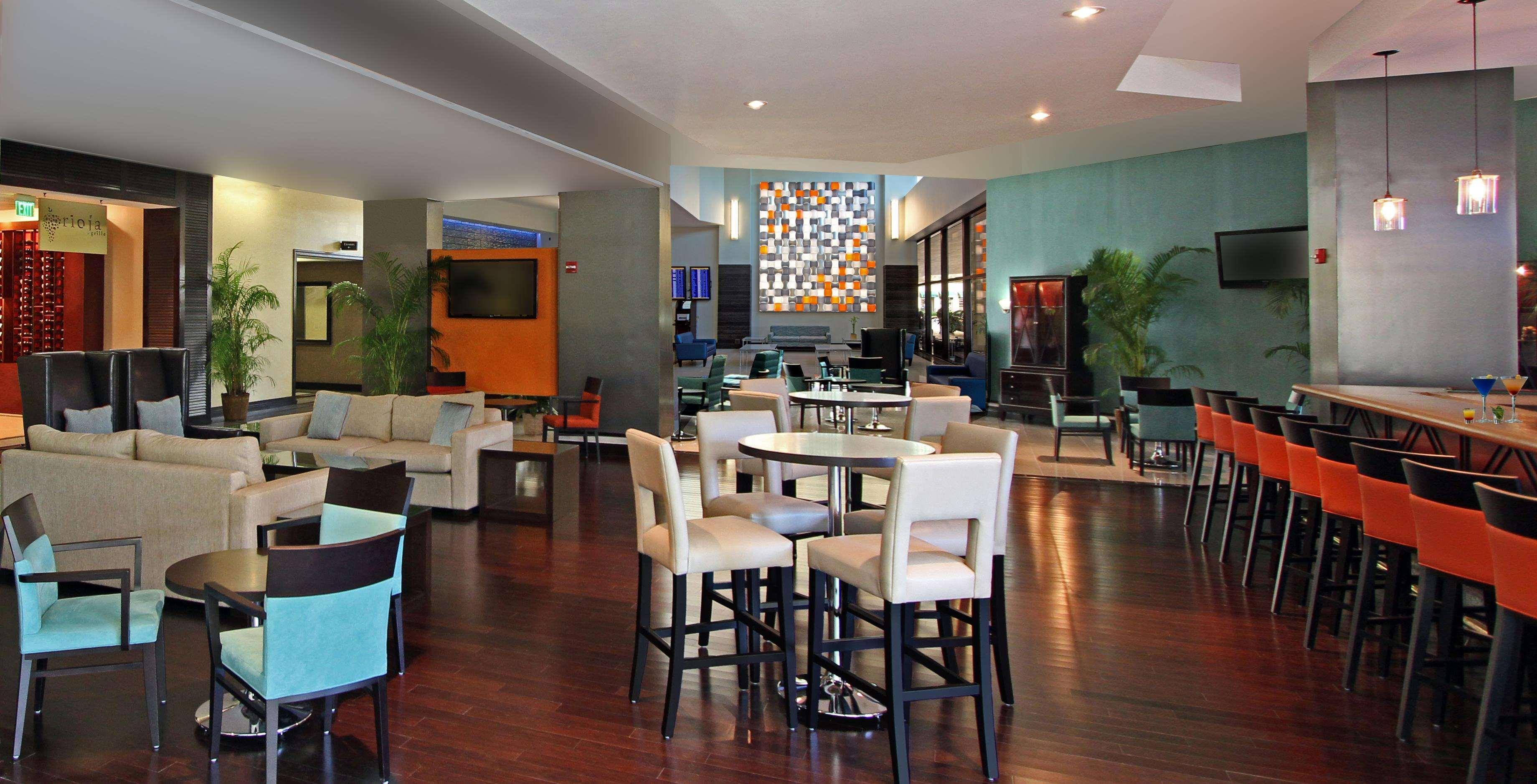 Doubletree By Hilton Hotel Miami Airport & Convention Center Exterior photo