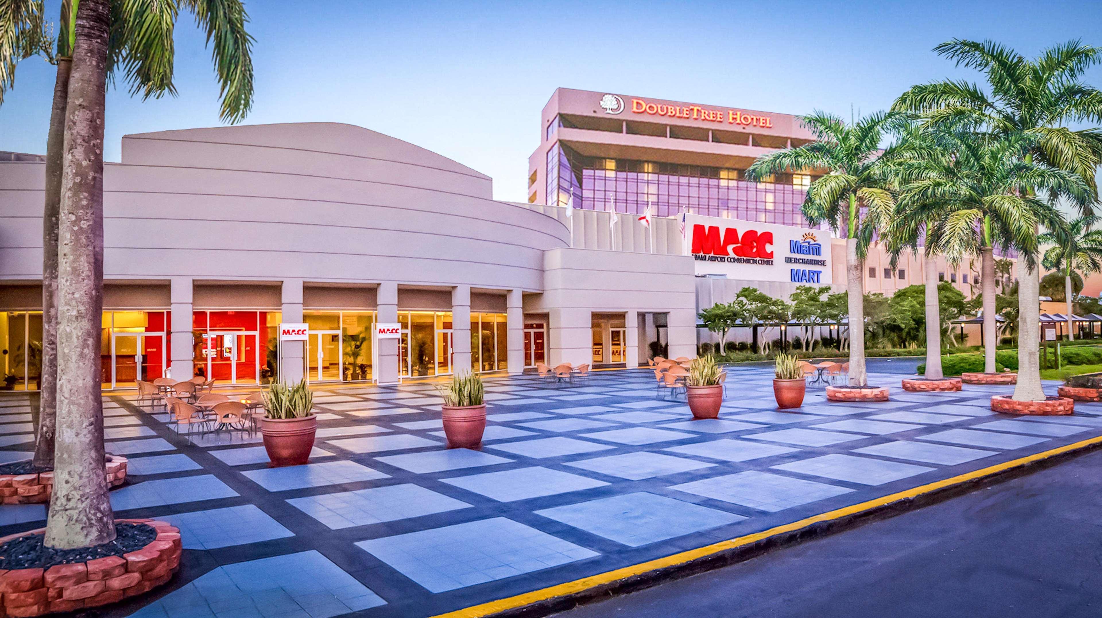 Doubletree By Hilton Hotel Miami Airport & Convention Center Exterior photo