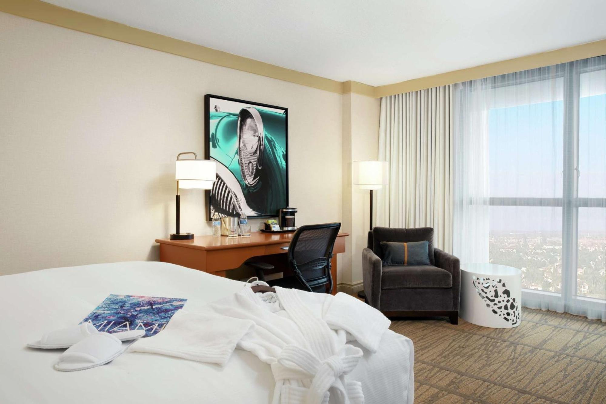 Doubletree By Hilton Hotel Miami Airport & Convention Center Exterior photo