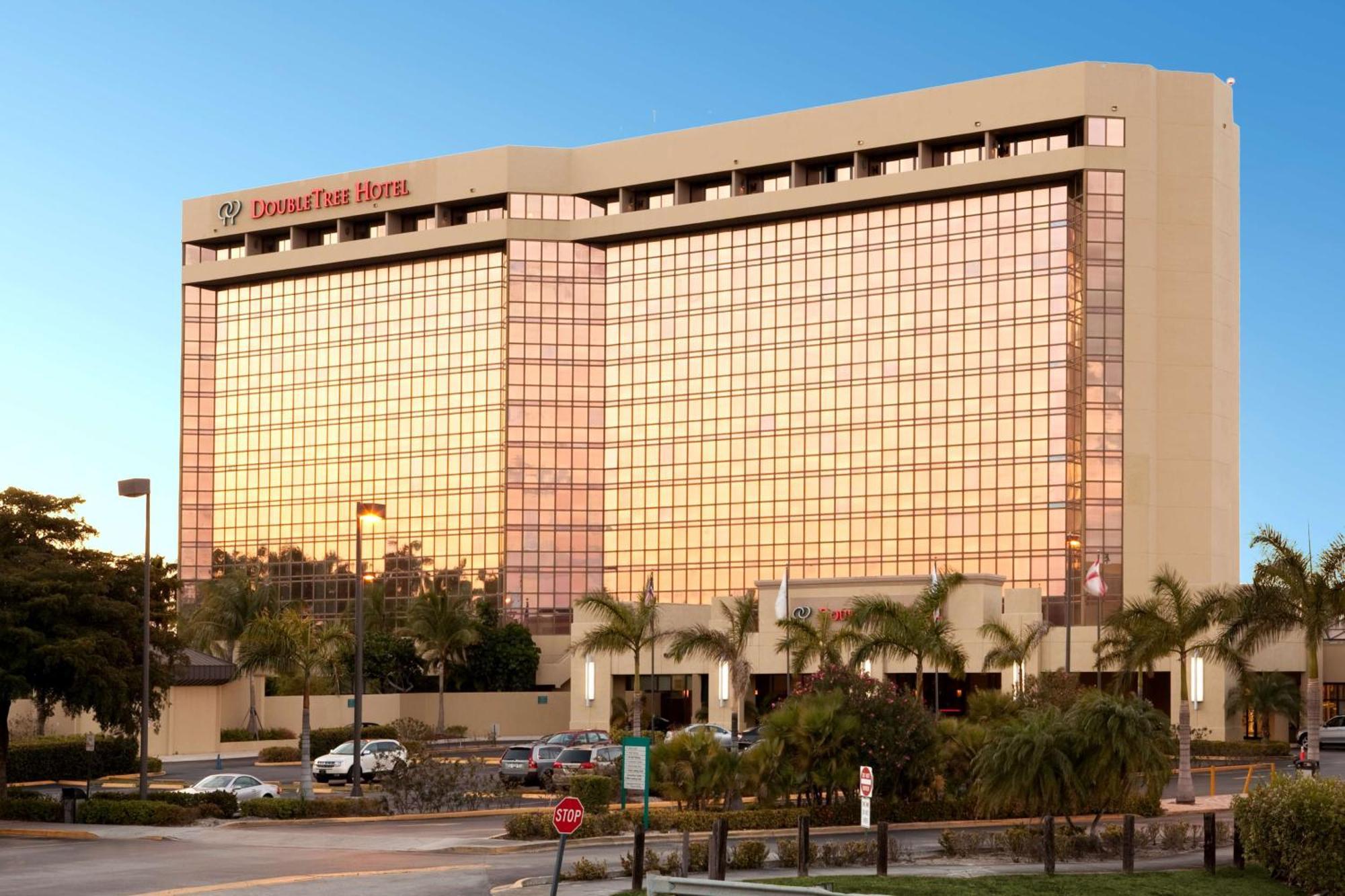 Doubletree By Hilton Hotel Miami Airport & Convention Center Exterior photo
