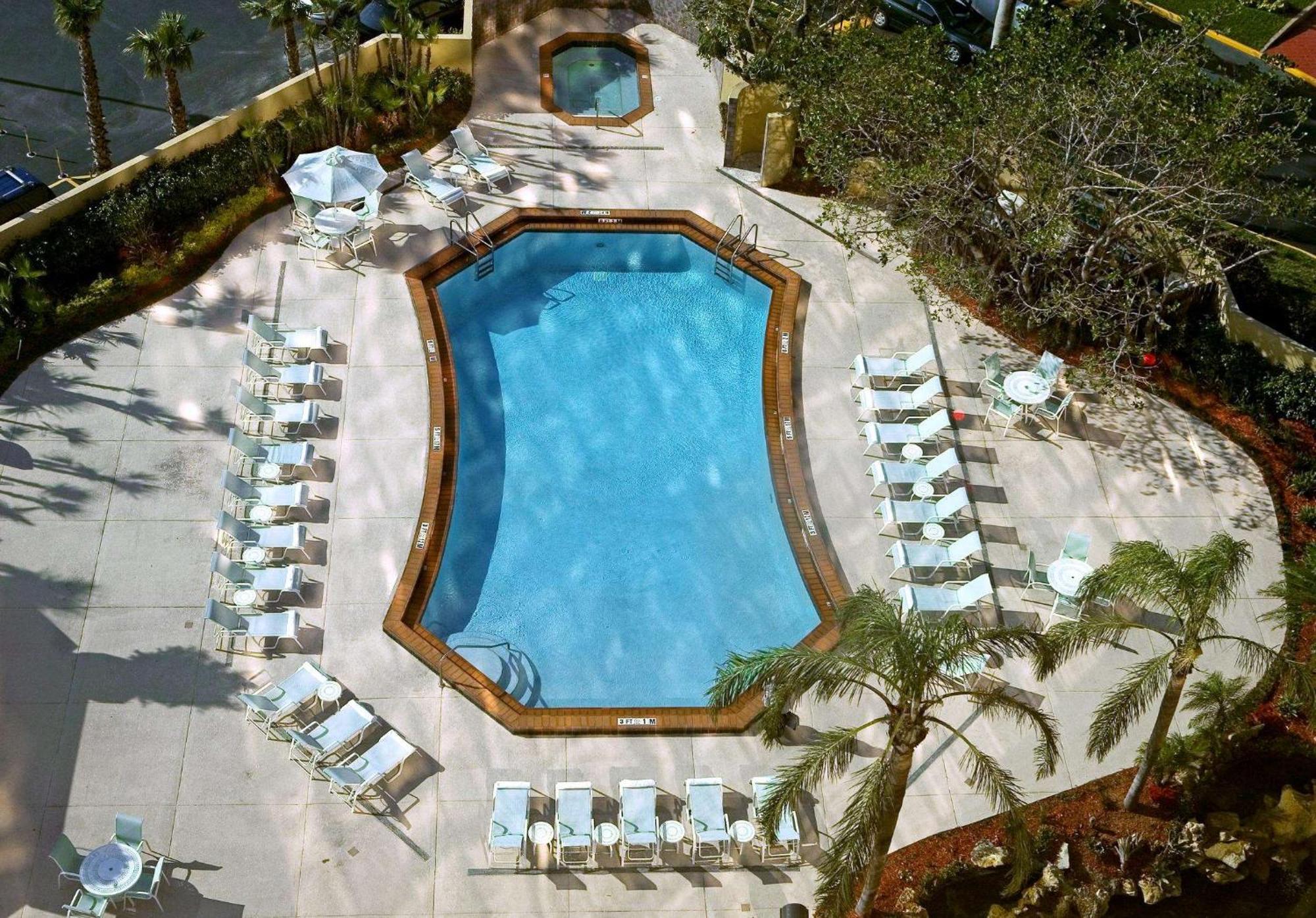 Doubletree By Hilton Hotel Miami Airport & Convention Center Exterior photo