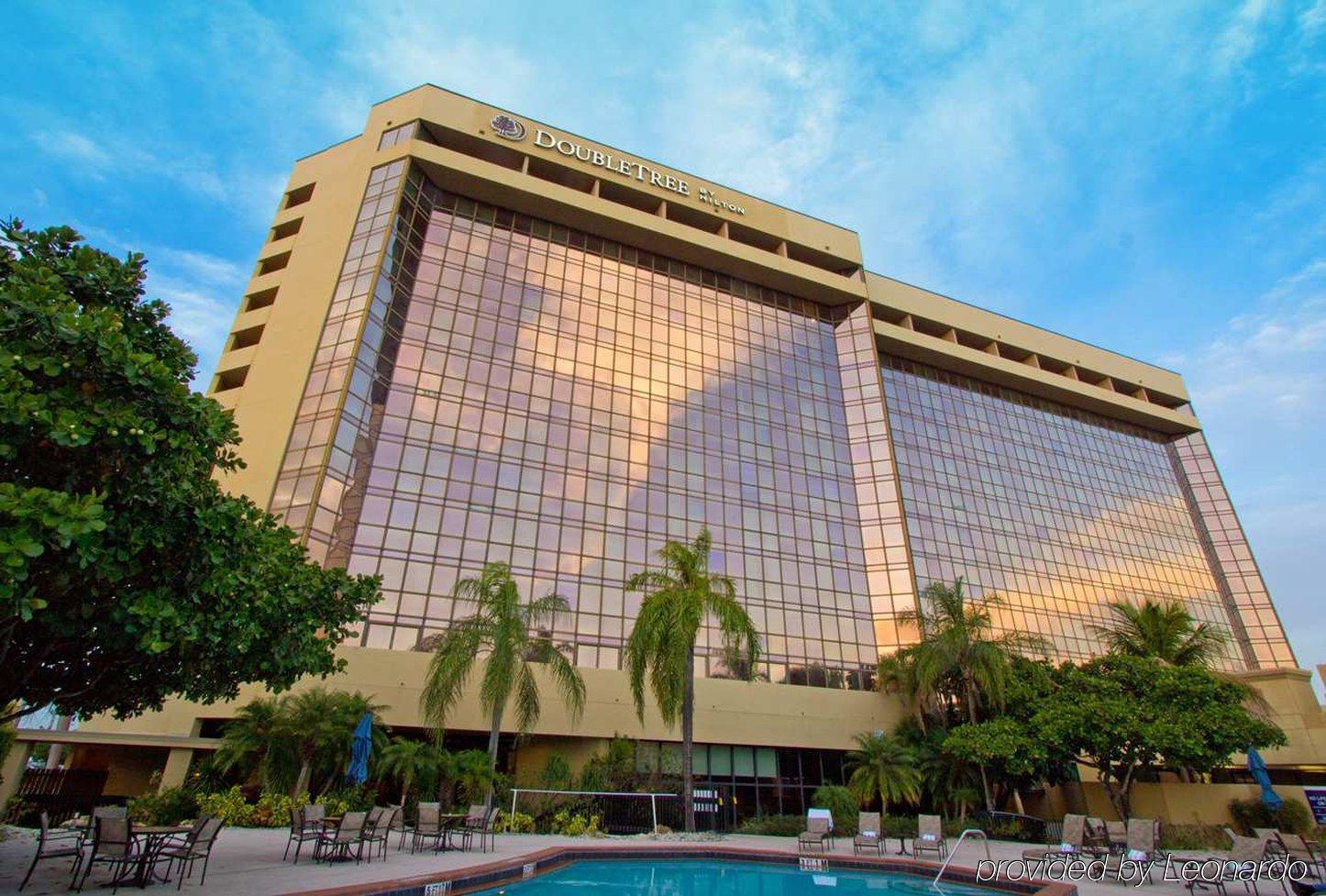 Doubletree By Hilton Hotel Miami Airport & Convention Center Exterior photo